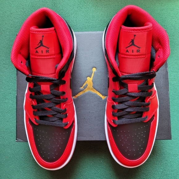 Nike Air Jordan 1 Mid Reverse Bred Mens Size 13 - Picture 3 of 4